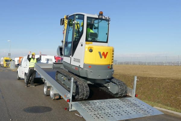 EZ26 Tracked Excavator - Zero Tail Swing - Incl. Easylock Hitch