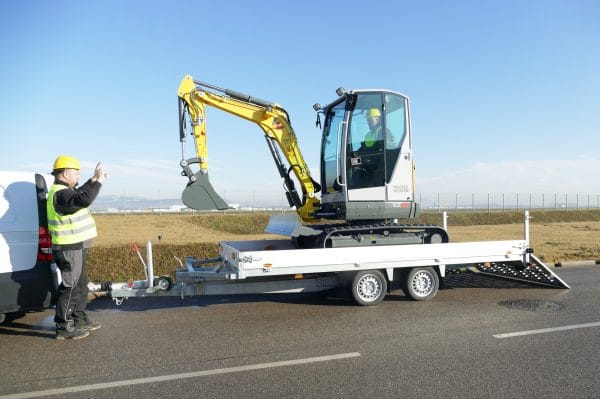 EZ26 Tracked Excavator - Zero Tail Swing - Incl. Easylock Hitch